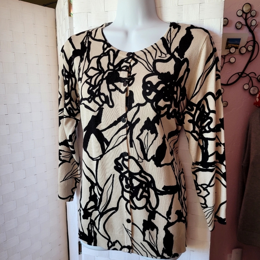 Women's Joseph A Cardigan Size Medium